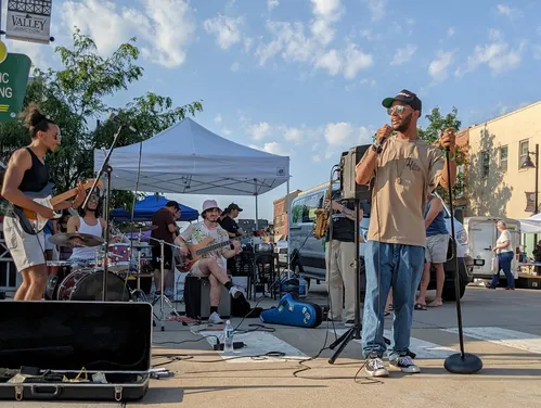 live music at the valley junction famers market