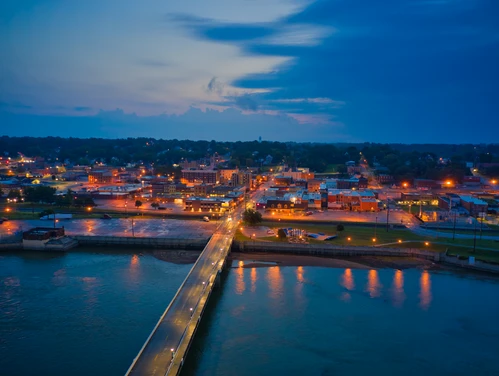 view of ottumwa iowa at night
