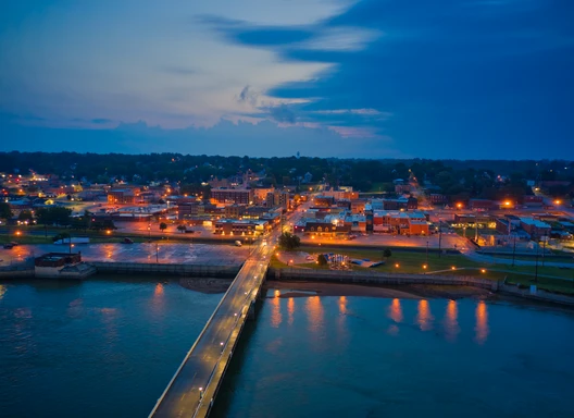 view of ottumwa iowa at night