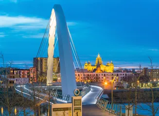 Des Moines river arch view with capitol in background