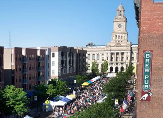 Des Moines Farmers Market Crowd